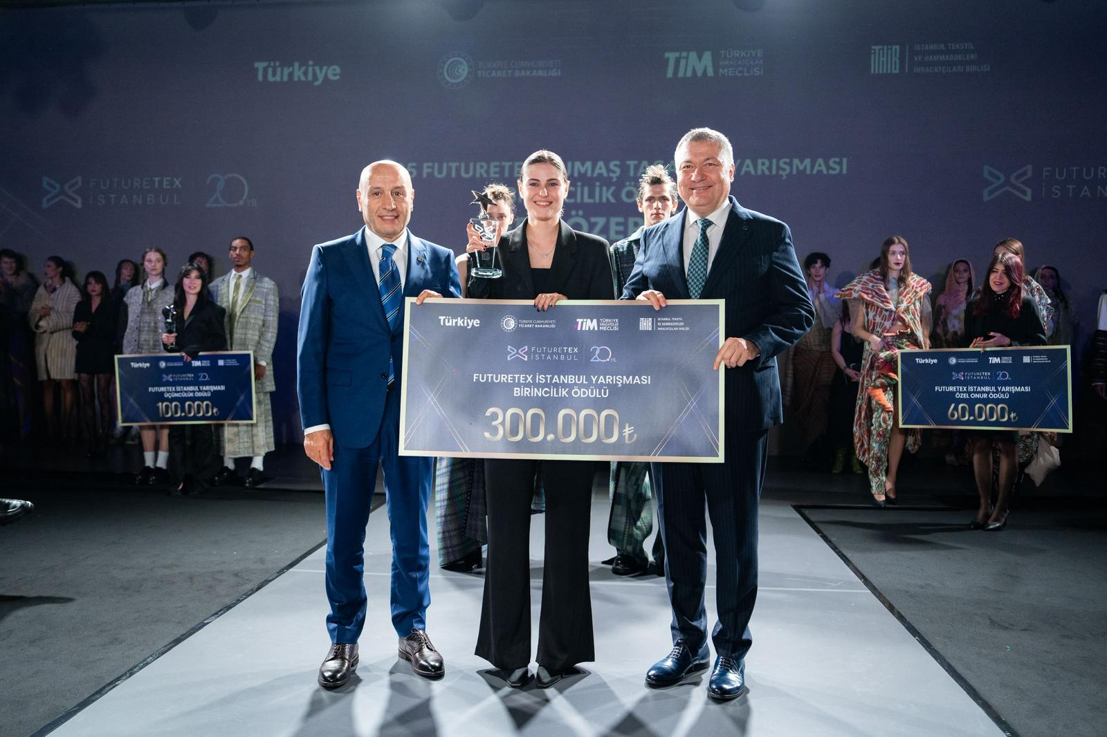 Tekstil ve Moda Tasarımı Anasanat Dalı Yüksek Lisans Öğrencimiz Eda Özerginin Büyük Başarısı